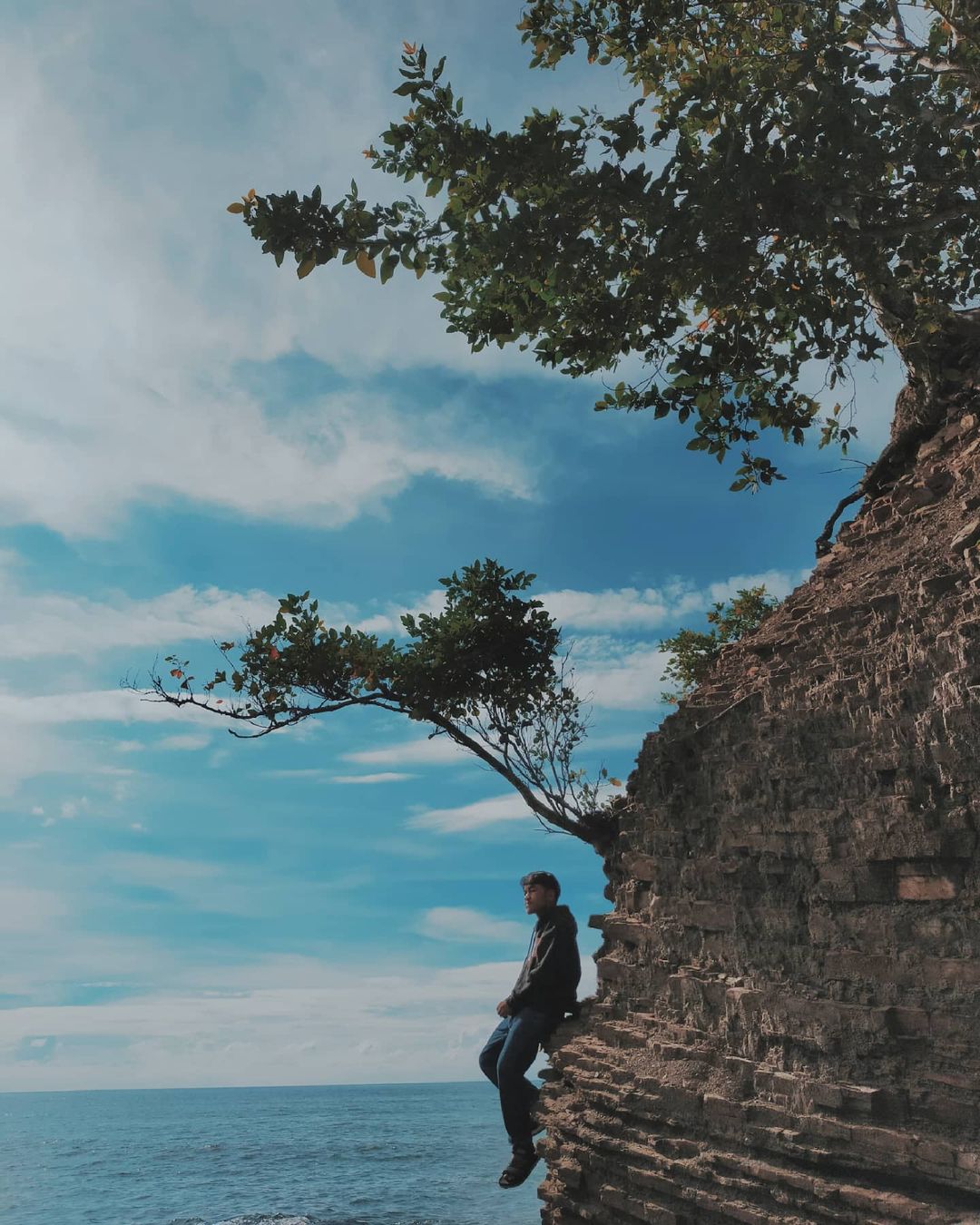 BATU SUSUN LAKEA BEACH 