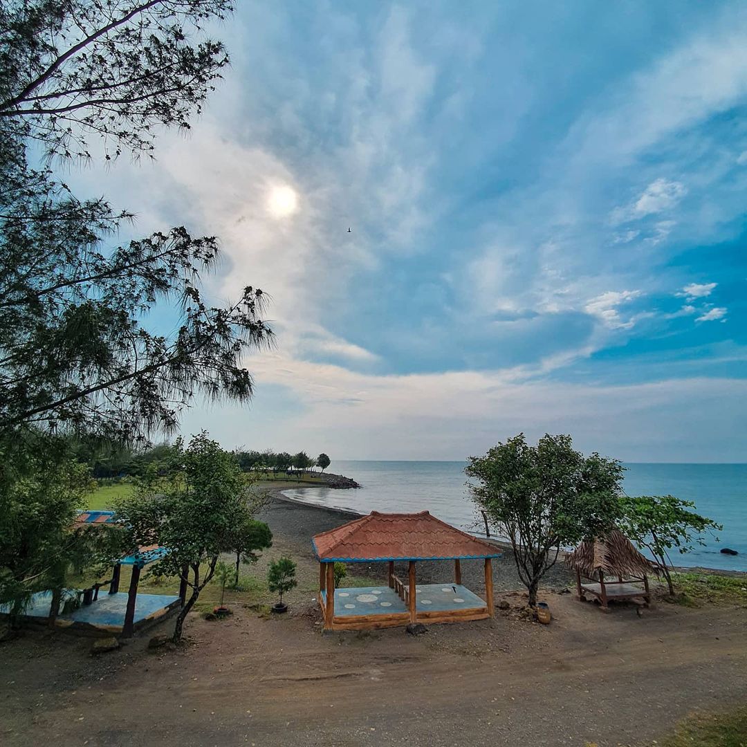 KLAMPOK BEACH