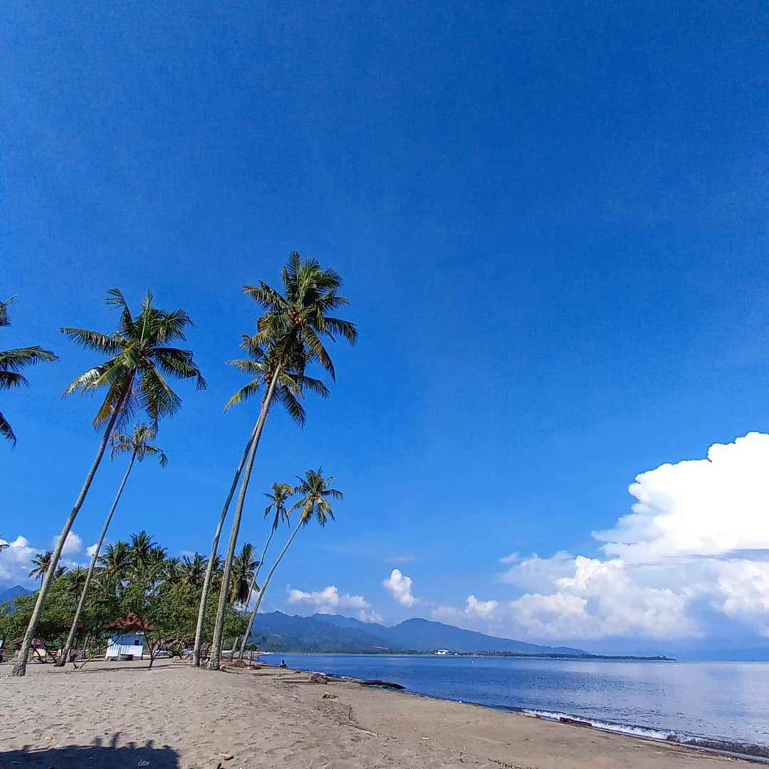 LOMBANG-LOMBANG BEACH 