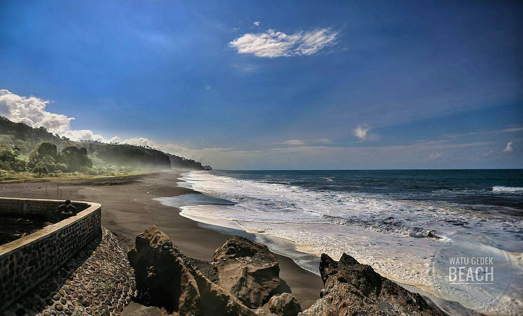 WATU GEDEG BEACH 