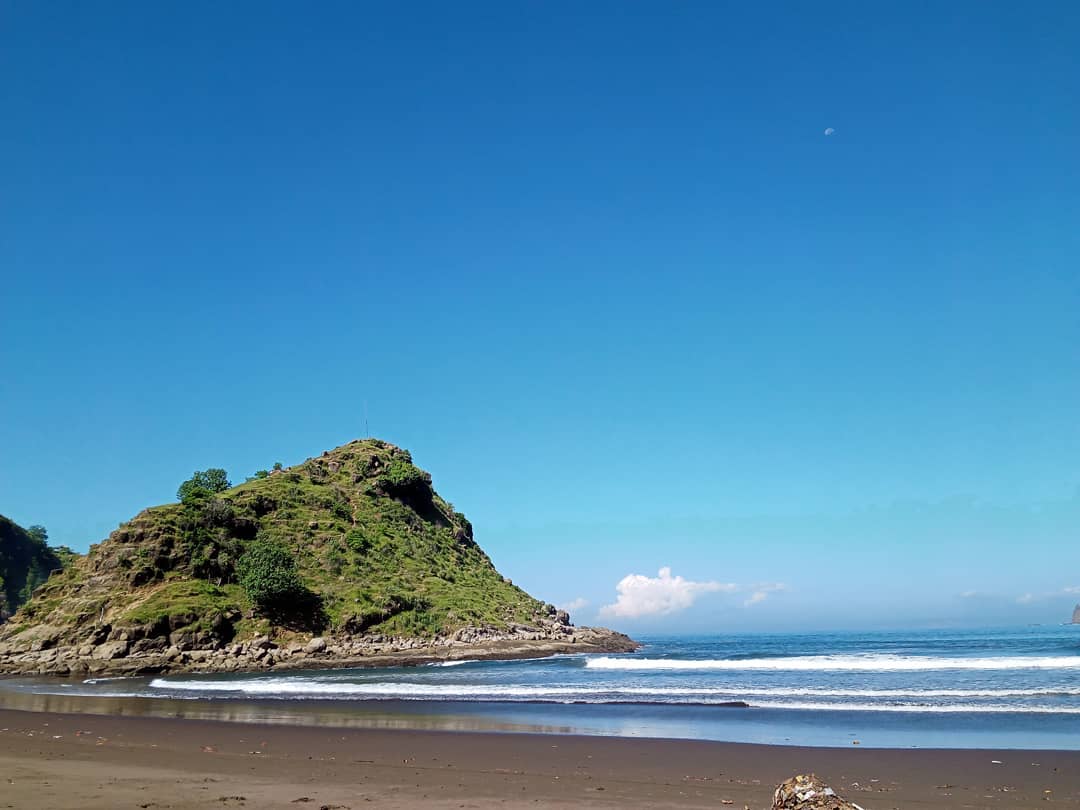 WATU ULO BEACH 